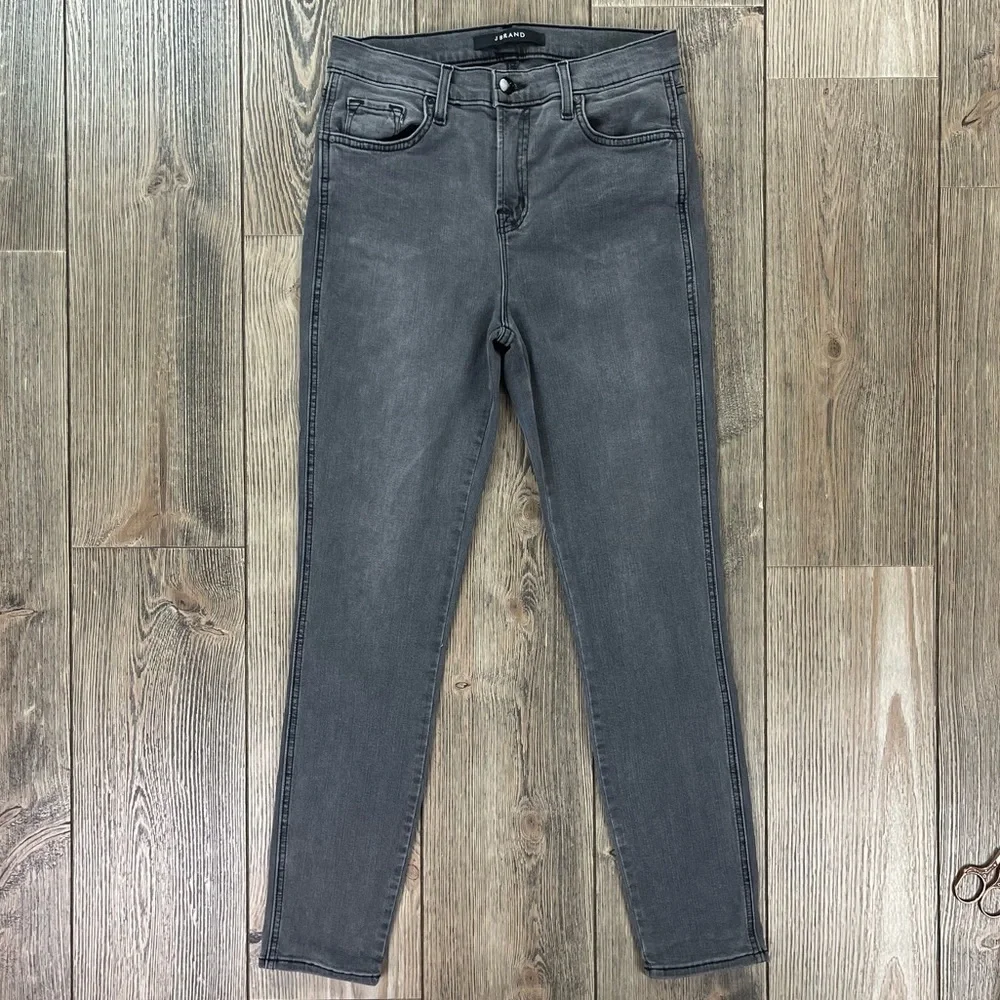 SOLD! J Brand Bree Cropped Skinny Ankle Jeans in Nightbird Faded Black Wash - Picture 3 of 12